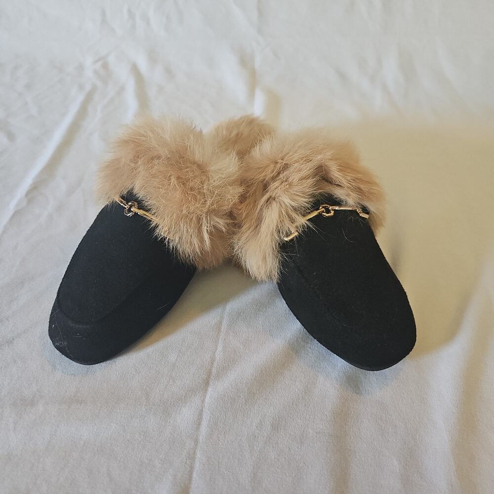 She & in black‎ fur slippers size 35